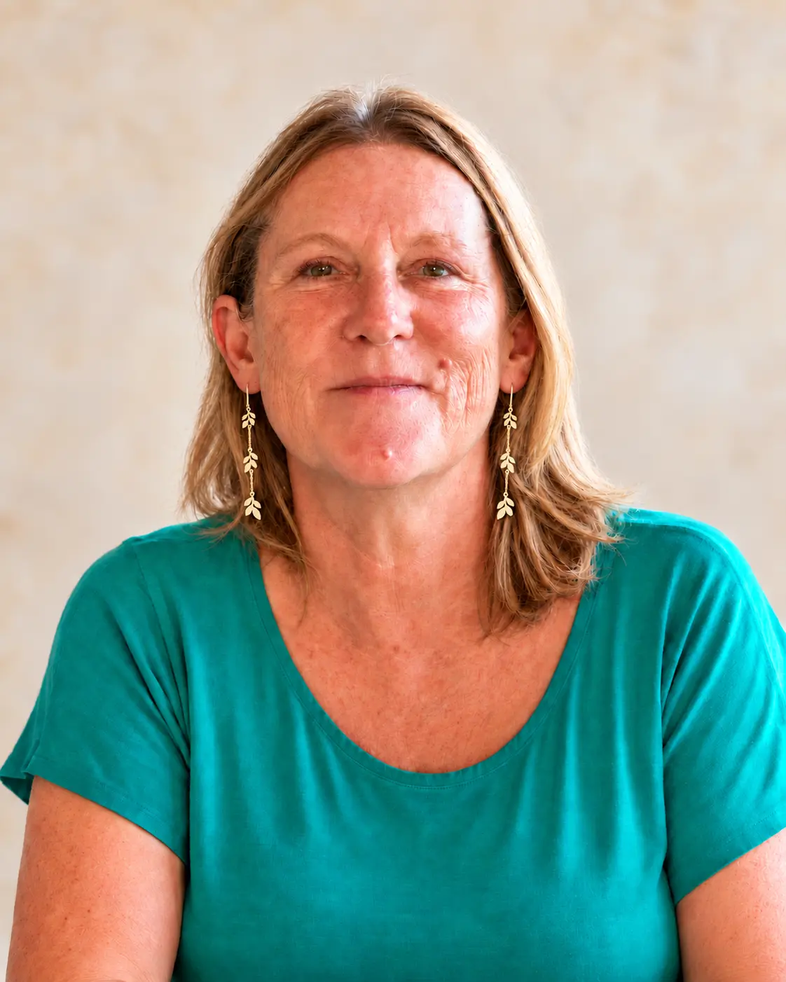 Portrait professionnel d’Amélie Nollet, créatrice de sites WordPress à Seignosse